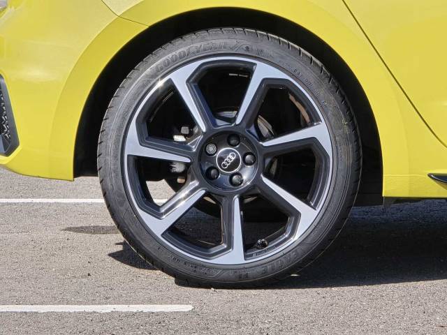 2023 Audi A1 Sportback 1.0 Black Edition 30 TFSI  110 PS 6-speed