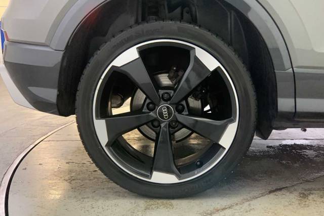 2018 Audi Q2 Edition 1 1.4 TFSI cylinder on demand  150 PS S tronic