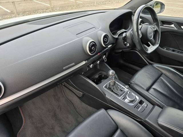 2017 Audi S3 Saloon Black Edition 2.0 TFSI quattro 310 PS S tronic