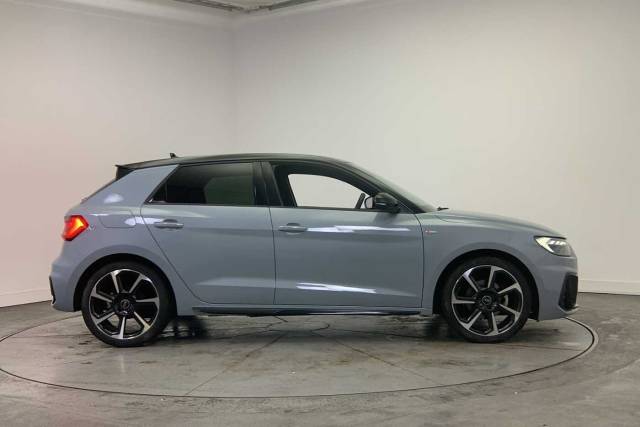 2023 Audi A1 Sportback 1.0 Black Edition 30 TFSI  110 PS 6-speed