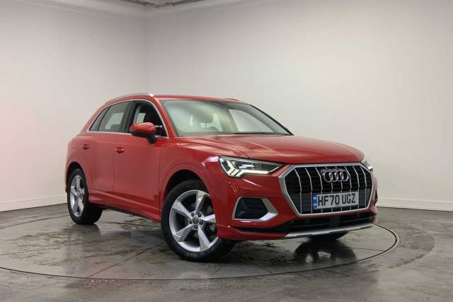 Audi Q3 1.5 Sport 35 TFSI  150 PS S tronic 4x4 vehicle Petrol Tango Red Metallic