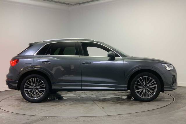 2024 Audi Q3 2.0 S line 35 TDI  150 PS S tronic