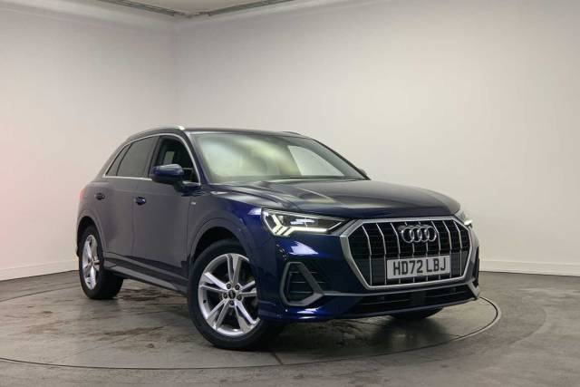 Audi Q3 1.5 S line 35 TFSI  150 PS S tronic 4x4 vehicle Petrol Navarra Blue Metallic
