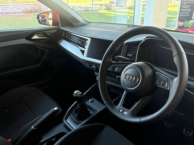 Audi A1 Sportback 1.0 AUDI A1 Sportback S line 30 TFSI 116 PS 6-speed