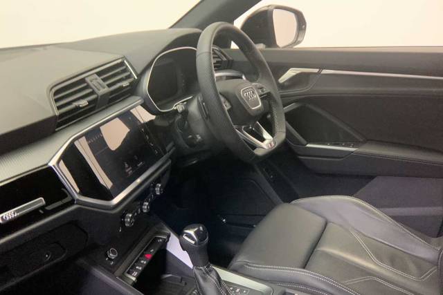 2024 Audi Q3 1.5 Black Edition 35 TFSI  150 PS S tronic