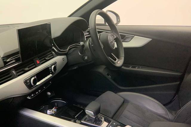 2022 Audi A4 Saloon 2.0 S line 40 TFSI  204 PS S tronic