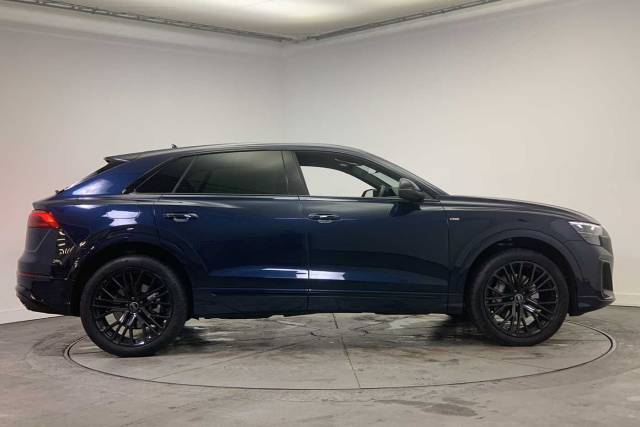 2025 Audi Q8 3.0 SUV  Black Edition 50 TDI quattro 286 PS tiptronic