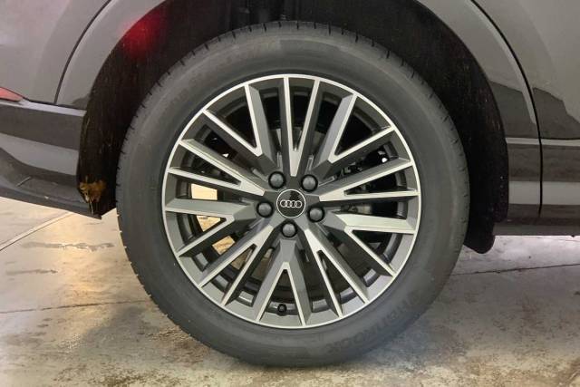 2024 Audi Q3 1.5 S line 35 TFSI  150 PS 6-speed