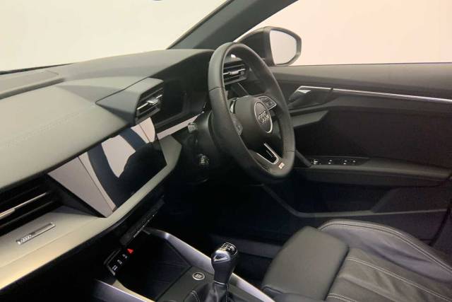 2023 Audi A3 Sportback 1.0 S line 30 TFSI  110 PS 6-speed