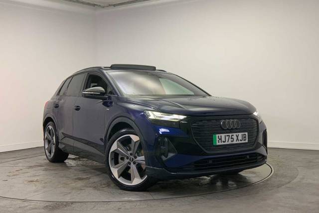 Audi Q4 e-tron Q4  Black Edition 45 e-tron quattro 210,00 kW 4x4 vehicle Electric Navarra blue, metallic