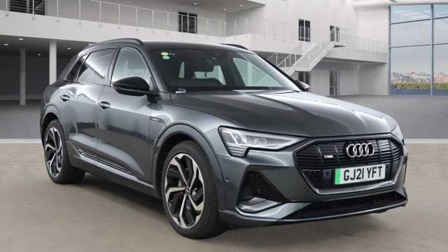 Audi E-tron Black Edition 55 quattro 300,00 kW 4x4 vehicle Electric Daytona Grey Pearlescent