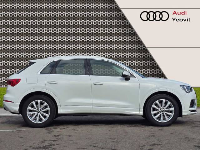 2022 Audi Q3 1.5 Sport 35 TFSI  150 PS 6-speed