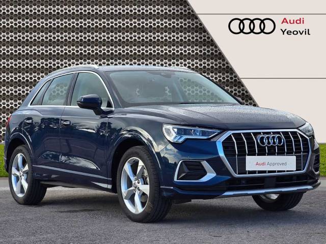 Audi Q3 1.5 Sport 35 TFSI  150 PS 6-speed 4x4 vehicle Petrol Cosmos Blue Metallic