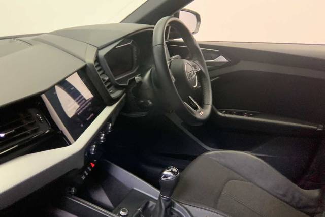 2021 Audi A1 Sportback 1.0 S line 30 TFSI  110 PS 6-speed