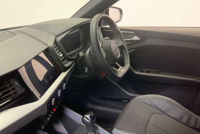 2023 Audi A1 Sportback 1.5 Black Edition 35 TFSI  150 PS S tronic