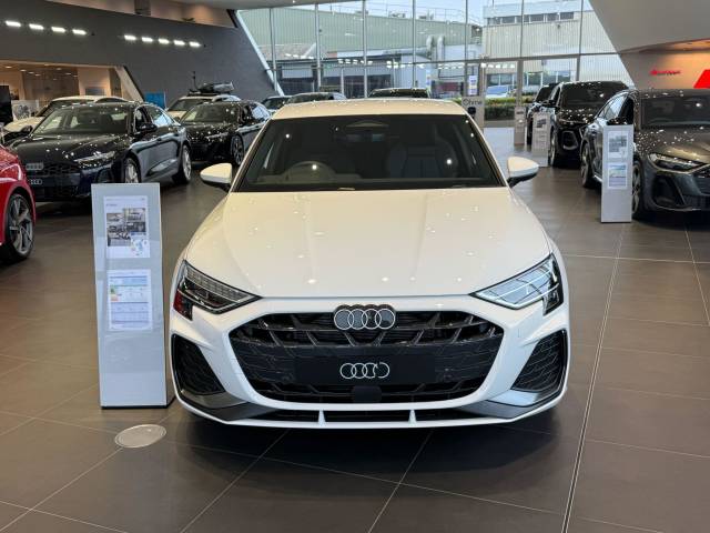 Audi A3 Saloon 1.5 AUDI A3 Saloon S line TFSI 150 PS S tronic