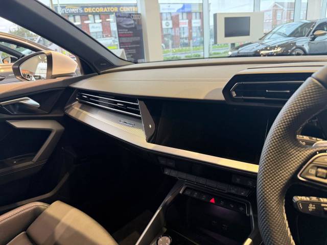 Audi A3 Saloon 1.5 AUDI A3 Saloon S line TFSI 150 PS S tronic