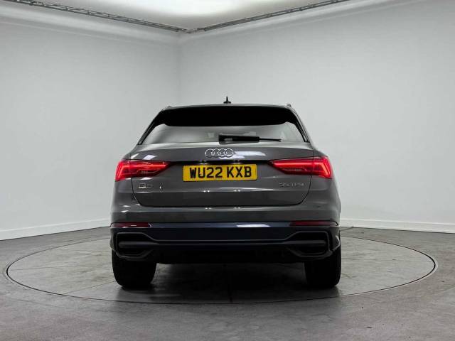 2022 Audi Q3 1.5 Black Edition 35 TFSI  150 PS S tronic