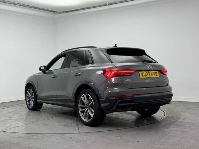 2022 Audi Q3 1.5 Black Edition 35 TFSI  150 PS S tronic