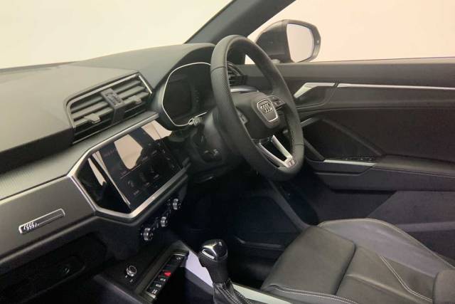 2024 Audi Q3 1.5 S line 35 TFSI  150 PS S tronic
