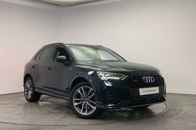 Audi Q3 2.0 Black Edition 40 TFSI quattro 190 PS S tronic 4x4 vehicle Petrol Mythos black, metallic