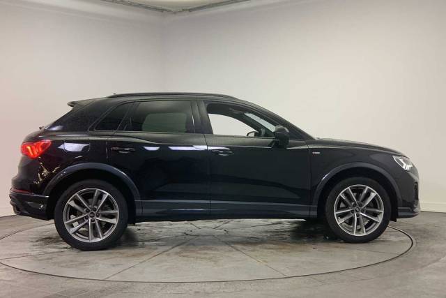 2022 Audi Q3 2.0 Black Edition 40 TFSI quattro 190 PS S tronic
