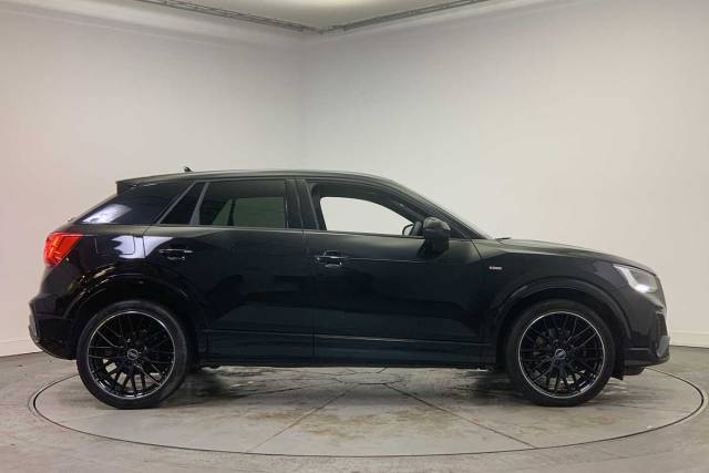 2022 Audi Q2 1.5 Black Edition 35 TFSI  150 PS 6-speed