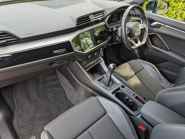 2021 Audi Q3 1.5 Black Edition 35 TFSI  150 PS 6-speed