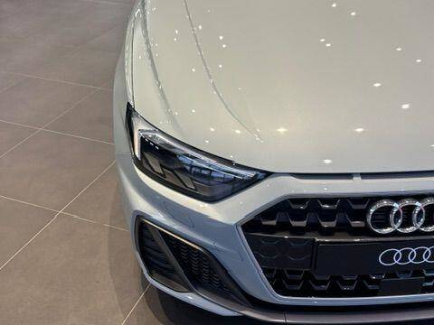 Audi A1 Sportback 1.0 AUDI A1 Sportback S line 25 TFSI 95 PS 5-speed