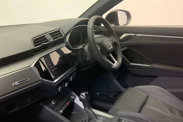 2025 Audi Q3 1.5 S line 35 TFSI  150 PS S tronic