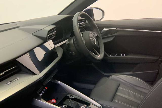 2021 Audi A3 Sportback 1.5 S line 35 TFSI  150 PS S tronic