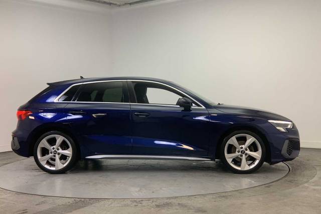 2021 Audi A3 Sportback 1.5 S line 35 TFSI  150 PS S tronic
