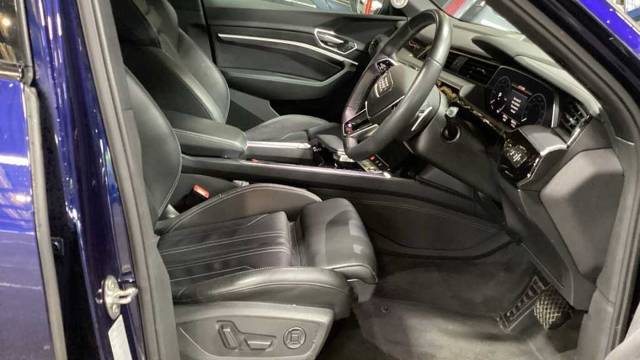 2022 Audi E-tron Black Edition 55 quattro 300,00 kW