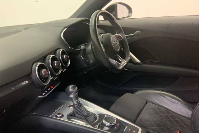 2022 Audi TT 2.0 Coup- Black Edition 40 TFSI  197 PS S tronic