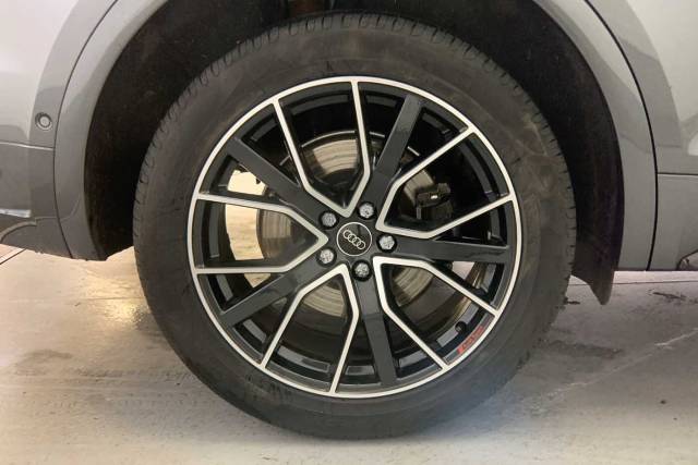 2025 Audi Q5 2.0 Black Edition 40 TDI quattro 204 PS S tronic