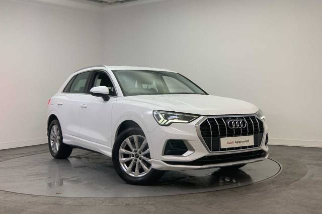 Audi Q3 1.5 Sport 35 TFSI  150 PS S tronic 4x4 vehicle Petrol Ibis White
