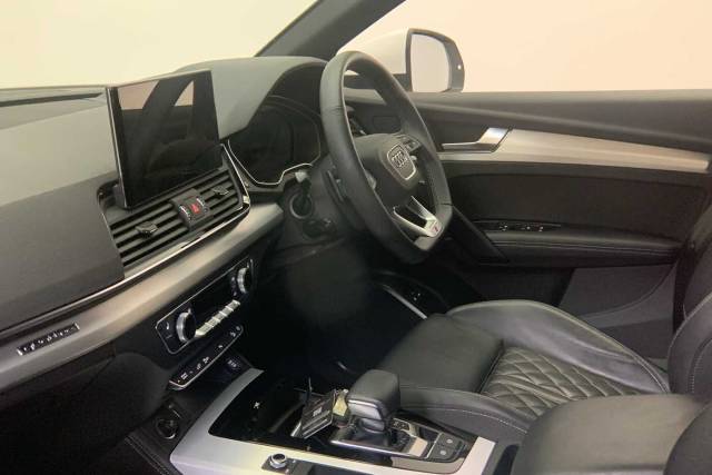 2023 Audi Q5 TFSI e 2.0 Competition 55 TFSI e quattro 367 PS S tronic