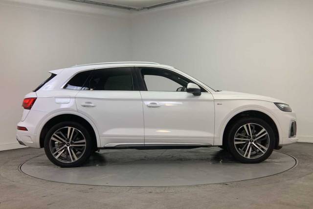 2023 Audi Q5 TFSI e 2.0 Competition 55 TFSI e quattro 367 PS S tronic