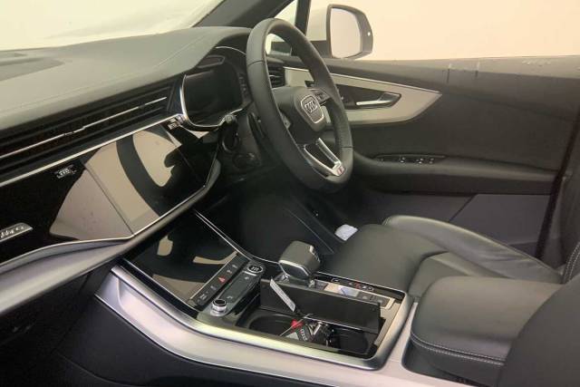 2024 Audi Q7 3.0 SUV  S line 45 TDI quattro 231 PS tiptronic