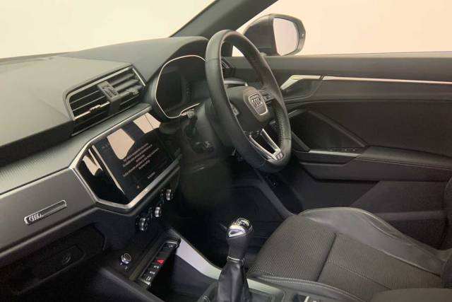 2023 Audi Q3 Sportback 1.5 S line 35 TFSI  150 PS 6-speed