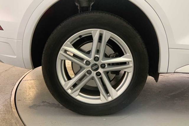 2022 Audi Q5 TFSI e 2.0 S line 50 TFSI e quattro 299 PS S tronic