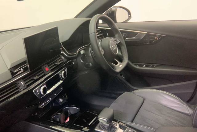 2022 Audi A4 Saloon 2.0 Black Edition 35 TFSI  150 PS S tronic