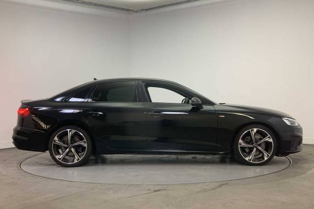 2022 Audi A4 Saloon 2.0 Black Edition 35 TFSI  150 PS S tronic