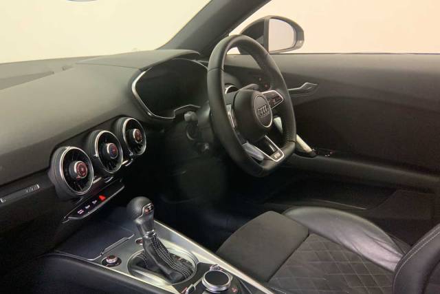 2022 Audi TT 2.0 Coup- Black Edition 40 TFSI  197 PS S tronic