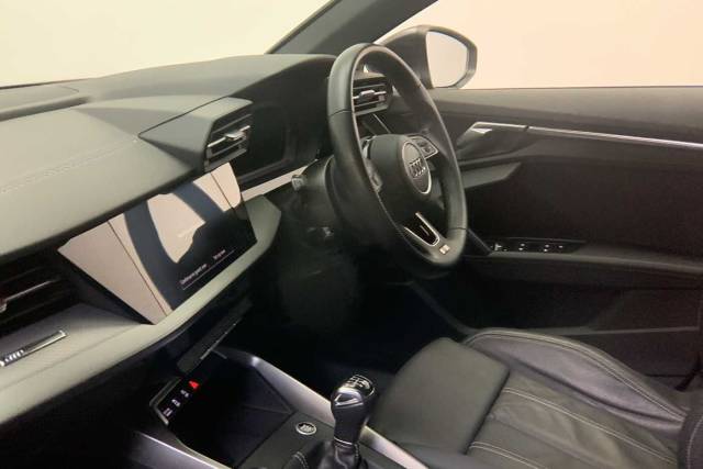 2022 Audi A3 Sportback 1.5 S line 35 TFSI  150 PS 6-speed
