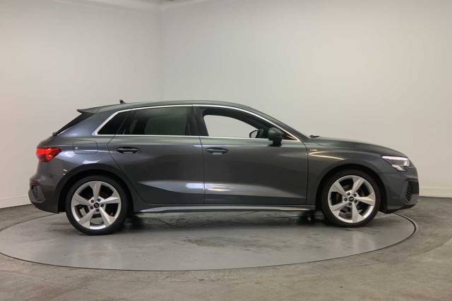 2022 Audi A3 Sportback 1.5 S line 35 TFSI  150 PS 6-speed