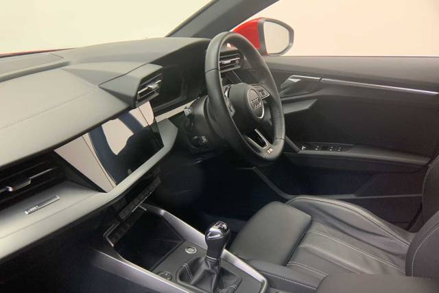 2023 Audi A3 Sportback 1.5 S line 35 TFSI  150 PS 6-speed