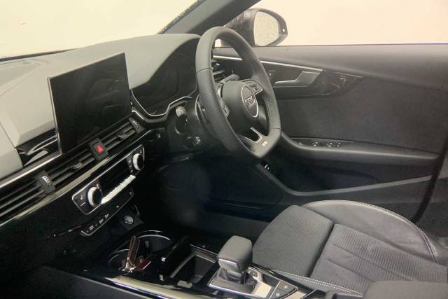 2024 Audi A4 Saloon 2.0 Black Edition 35 TFSI  150 PS S tronic