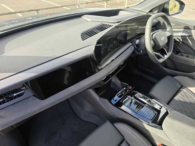 2026 Audi Q6 e-tron SQ6 SUV Edition 1 e-tron  360,00 kW