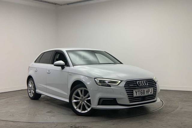 Audi A3 Sportback - e-tron 1.4 TFSI  150 PS S tronic Hatchback Hybrid Glacier White Metallic